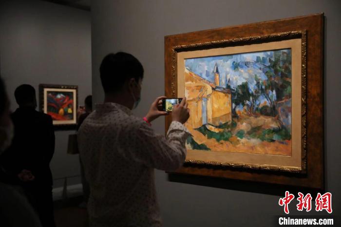 “現(xiàn)代藝術100年——意大利國家現(xiàn)當代美術館珍藏”藝術大展。　張亨偉 攝