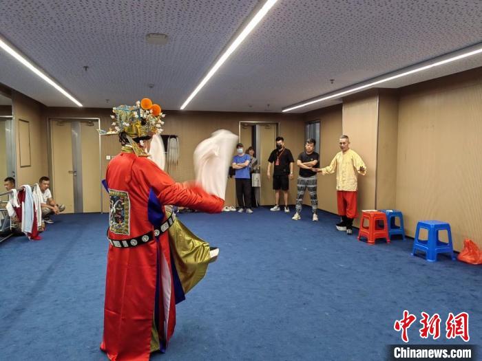“天下第一團(tuán)”正在進(jìn)行練習(xí)?！±ド绞形捏w廣電和旅游局供圖