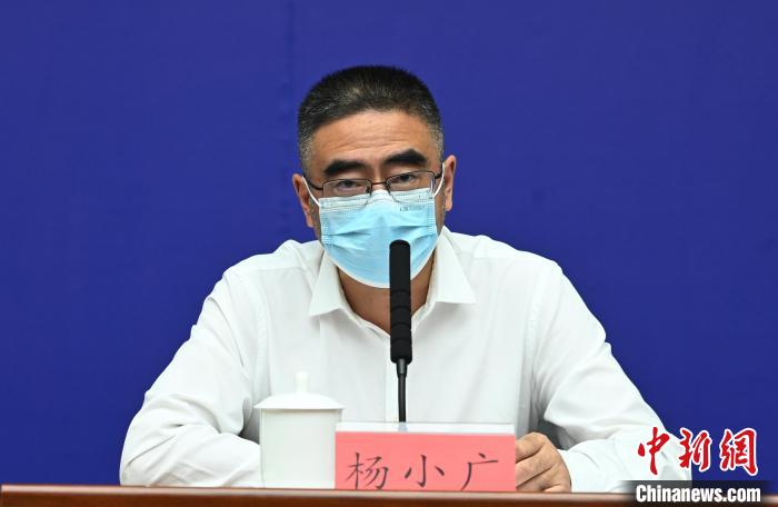 成都市政府副秘書長、市衛(wèi)健委主任楊小廣?！“苍?攝