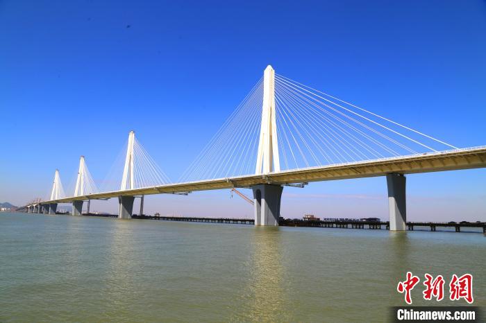 建設(shè)中的珠海金海特大橋?！∶蠎c虎 攝