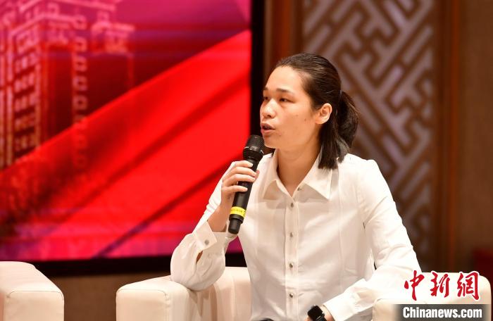 圖為林莉在福建師范大學(xué)分享會(huì)上發(fā)言。　呂明 攝