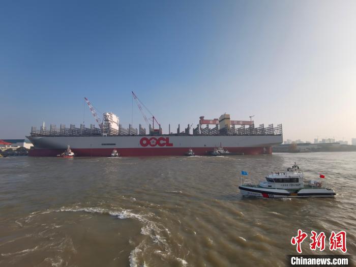 海巡艇在現(xiàn)場引導(dǎo)水上交通?！∧贤êＪ戮止﹫D