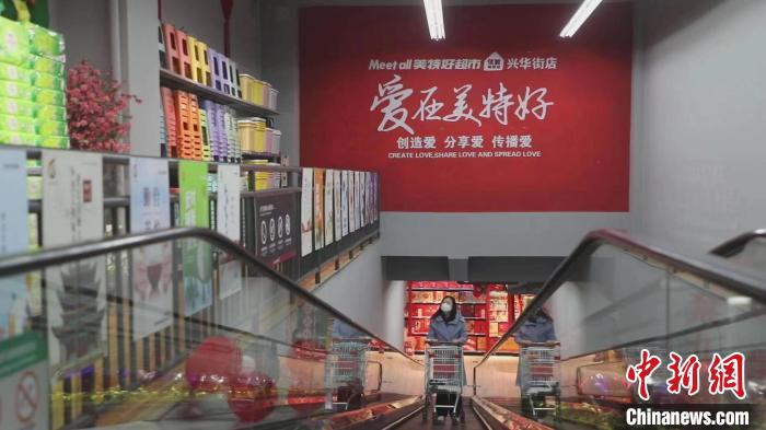 美特好從一家不足百平方米小店，一路發(fā)展成華北零售業(yè)領(lǐng)軍企業(yè)、中國百強(qiáng)商業(yè)連鎖集團(tuán)、中國零售500強(qiáng)?！∠蛏?攝