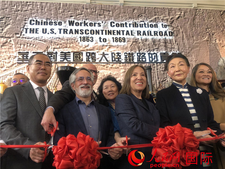 圖為（從右到左）方李邦琴、加州副州長康依蓮、舊金山市議長佩斯金、中國駐舊金山副總領(lǐng)事潘慶江在剪彩。人民網(wǎng)記者 鄧圩攝
