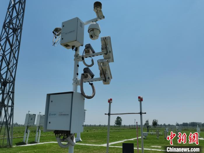 壽縣國家氣候觀象臺內(nèi)各種觀測設備。　吳然 攝