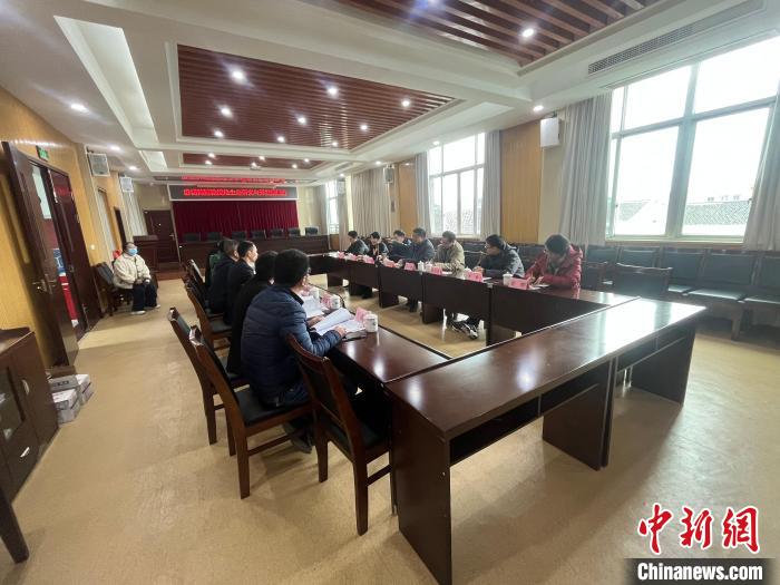 寧波大學(xué)東海研究院召開(kāi)相關(guān)工作會(huì)議。(資料圖) 寧波大學(xué)東海研究院供圖