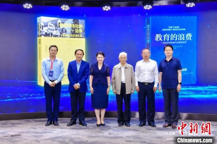 數(shù)智時(shí)代教育面臨怎樣的新機(jī)遇？專家：積極挖潛創(chuàng)新、謹(jǐn)慎應(yīng)對(duì)挑戰(zhàn)
