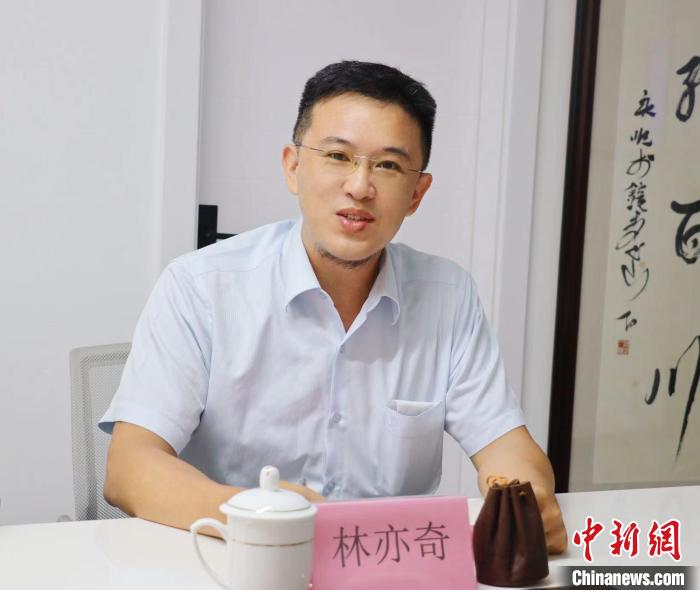 臺灣創(chuàng)新聯(lián)合建筑協(xié)會理事長林亦奇講述設(shè)立驛站愿景。　吳允杰 攝