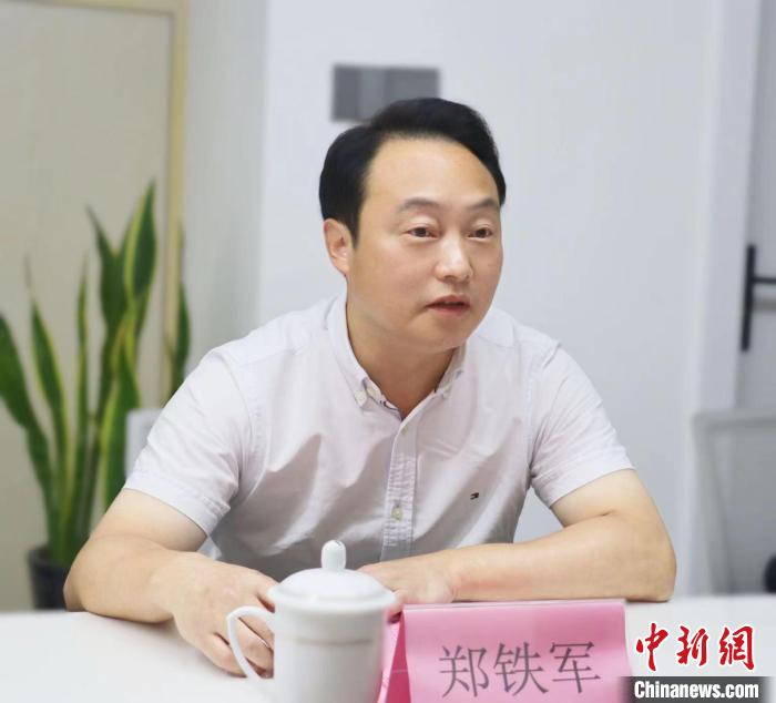 寧德市臺港澳辦主任鄭鐵軍講話?！窃式?攝