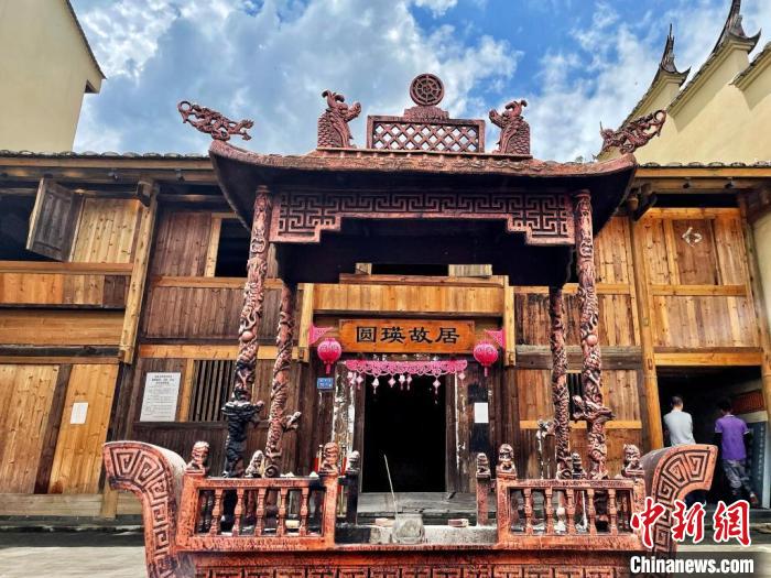 臺灣上趣開新團(tuán)隊入駐古田縣平湖鎮(zhèn)端上村，以“圓瑛法師故里”為主題打造愛國禪意村?！吻汕?攝