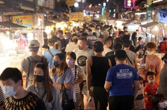 冰粉、雙皮奶、螺螄粉……臺(tái)網(wǎng)友發(fā)帖：臺(tái)灣街頭越來(lái)越多大陸小吃