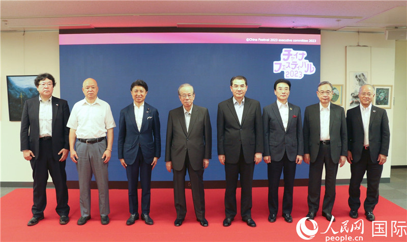 主辦方代表合影。人民網(wǎng) 許可攝