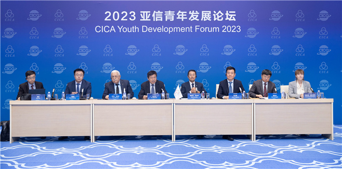 2023亞信青年發(fā)展論壇嘉賓發(fā)言現場。人民畫報供圖