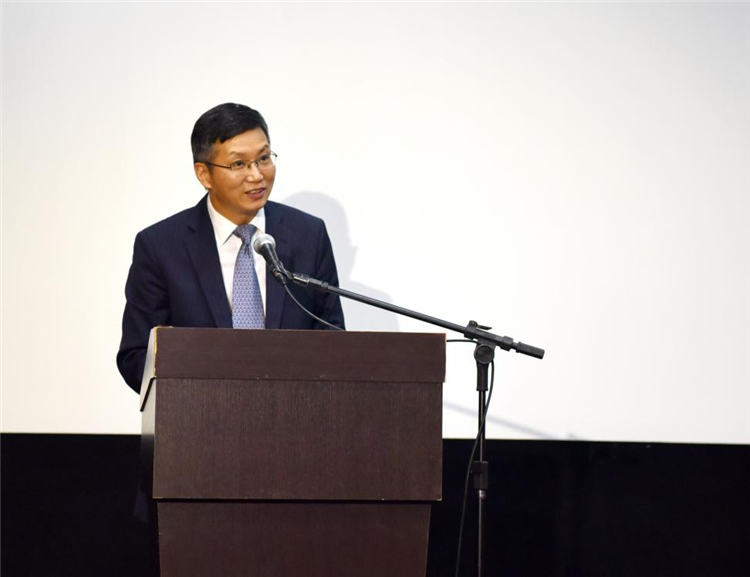 中國駐圣保羅總領(lǐng)事余鵬在開幕活動(dòng)中致辭。 圣保羅州立大學(xué)孔子學(xué)院供圖