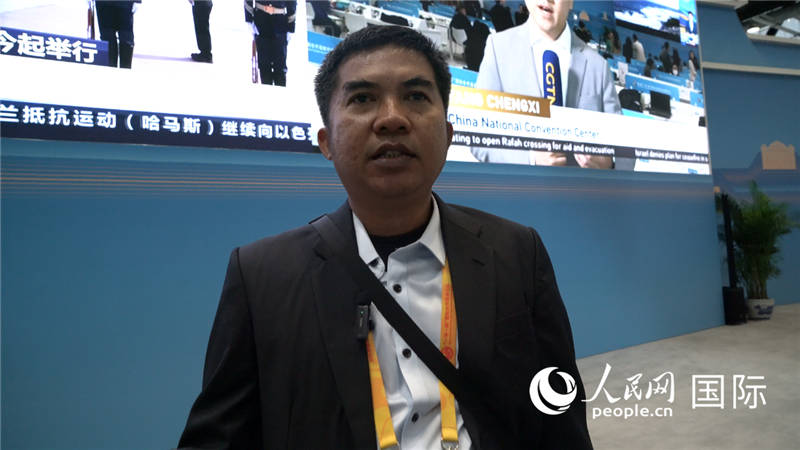 印尼《辛加朗綜合日?qǐng)?bào)》記者班邦·蘇利斯提奧（Bambang Sulistio）與記者交談。人民網(wǎng) 楊春燕攝