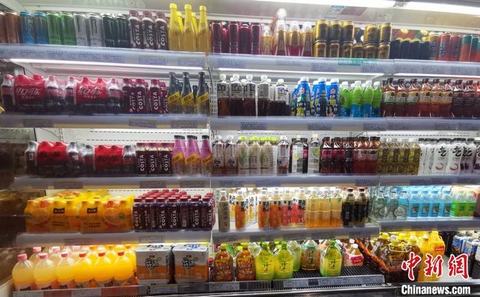 某超市的飲料區(qū)。 <a target='_blank' href='/' ><p  align=