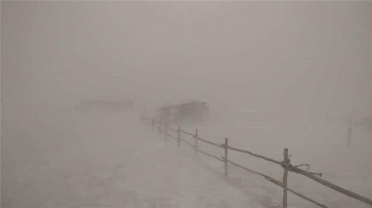 2023年11月4日，蒙古國(guó)部分省份發(fā)生暴風(fēng)雪天氣。蒙古國(guó)緊急情況總局官網(wǎng)圖片