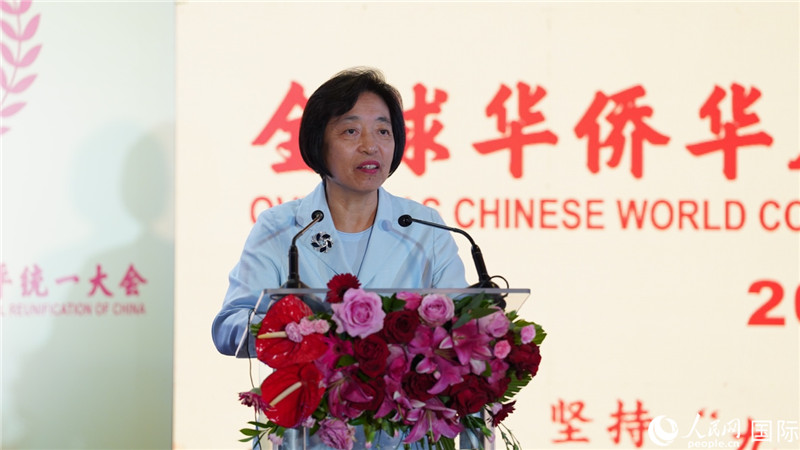 全國政協(xié)副主席、中國和平統(tǒng)一促進(jìn)會(huì)副會(huì)長蘇輝出席大會(huì)并致辭。 人民網(wǎng) 劉暢 攝