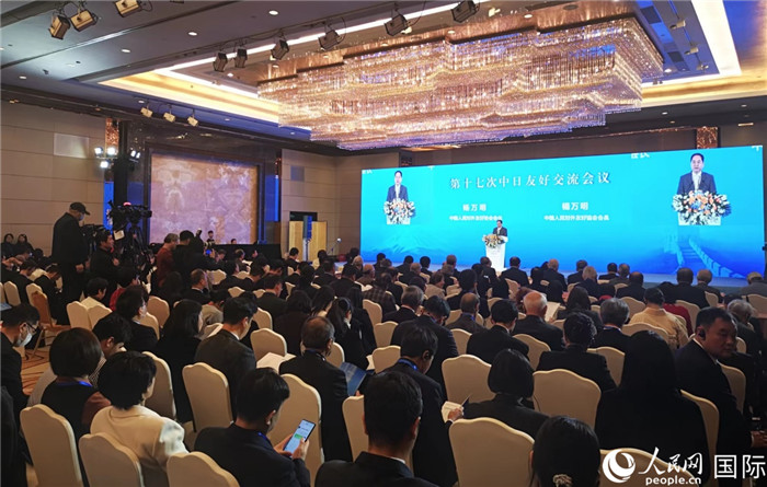 與會(huì)嘉賓合影留念。人民網(wǎng)記者 陳建軍攝