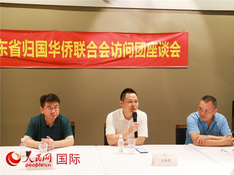 中國駐里約總領(lǐng)館副總領(lǐng)事王尉育（中）在座談會上致辭。人民網(wǎng)記者 陳海琪攝