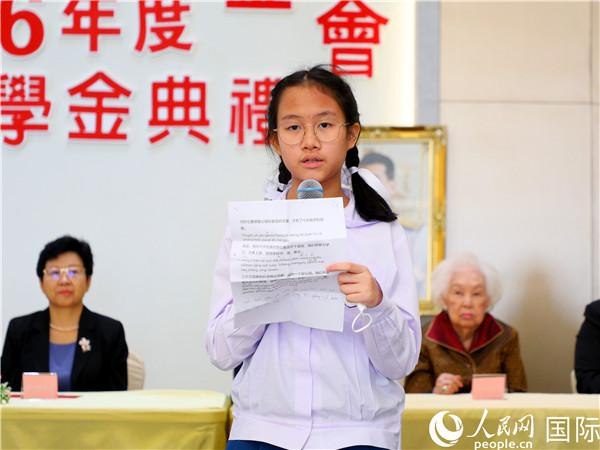 圖為學生代表劉家安發(fā)表致謝演講。人民網(wǎng)記者 白元琪攝