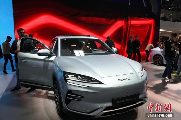2023年德國(guó)國(guó)際汽車及智慧出行博覽會(huì)(IAA mobility)(亦簡(jiǎn)稱慕尼黑國(guó)際車展)將于9月5日正式開(kāi)幕。在9月4日舉行的媒體日，記者看到諸品牌紛紛攜“拳頭”產(chǎn)品亮相。圖為當(dāng)日比亞迪SEAL U在歐洲首秀。<a target='_blank' href='/'><p  align=