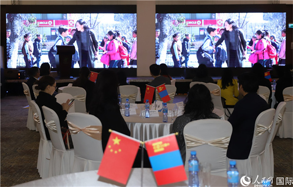 12月1日，活動(dòng)現(xiàn)場(chǎng)播放防治結(jié)核病宣傳短片。人民網(wǎng)記者 霍文攝