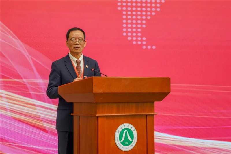 國務院學位委員會區(qū)域國別學學科評議組秘書長、浙江師范大學非洲研究院（非洲區(qū)域國別學院）院長劉鴻武致辭。主辦方供圖