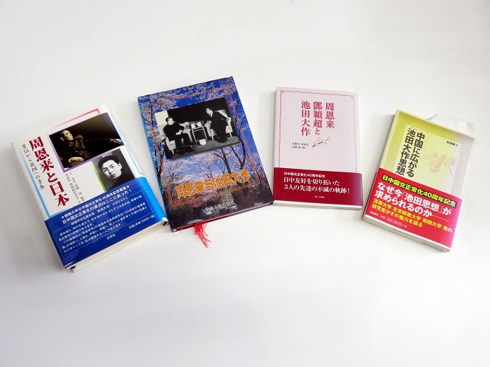 高橋強(qiáng)教授著有《周恩來(lái)與日本》、《周恩來(lái)與池田大作》等。（視頻截圖）