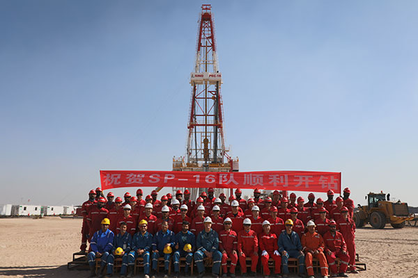 12月25日，中石化國工科威特分公司SINOPEC-16隊(duì)在科威特北部油區(qū)順利開鉆。中石化供圖