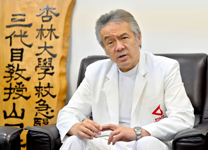 日本杏林大學醫(yī)學部教授山口芳裕。（圖片來源：《朝日新聞》）