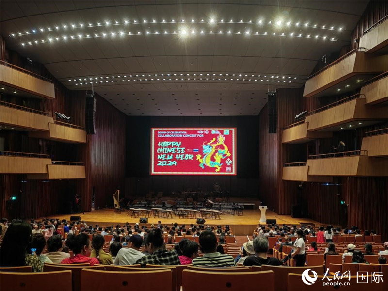“歡慶之聲—2024歡樂春節(jié)音樂會”14日在泰國瑪希隆王子音樂廳舉行。人民網(wǎng)記者 楊一攝