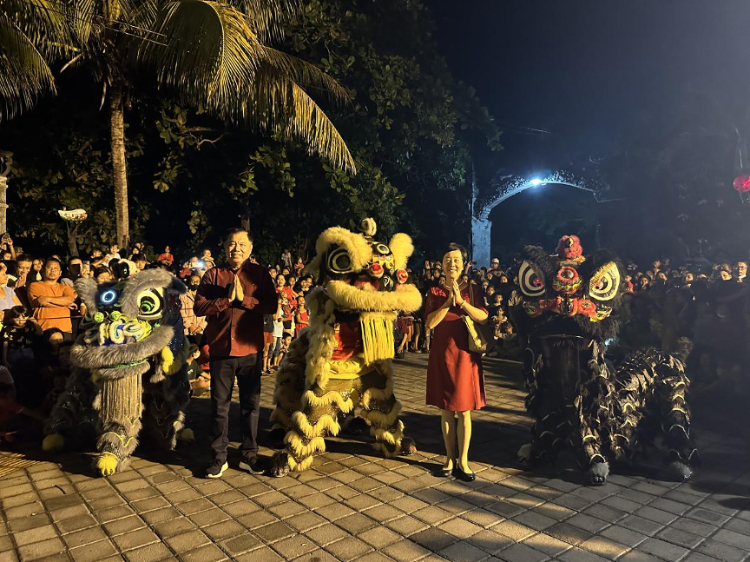 舞獅表演。巴陵康孔子學(xué)院供圖