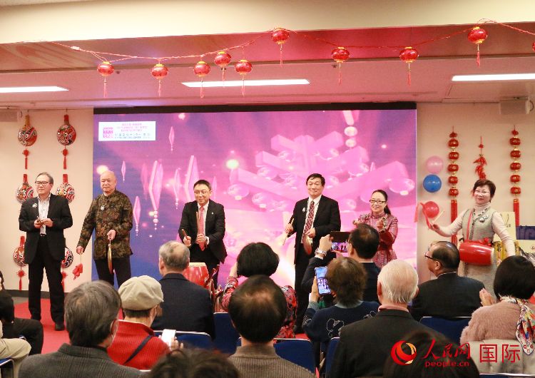 打擊樂合奏《春節(jié)序曲》。人民網(wǎng) 許可攝