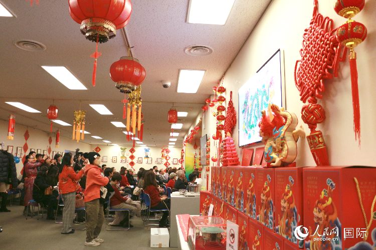 現(xiàn)場洋溢著濃郁的新春氛圍。人民網(wǎng) 許可攝