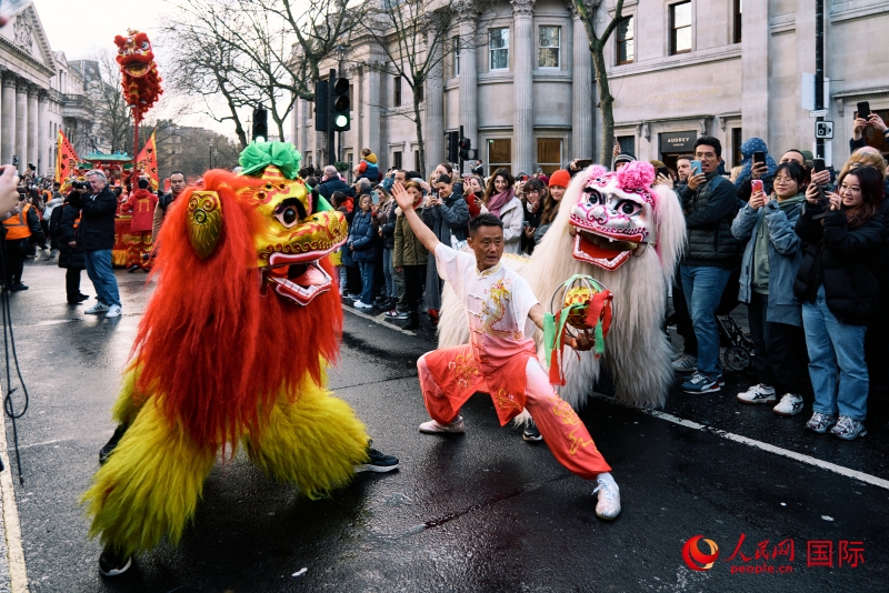 倫敦新春慶典現(xiàn)場。人民網(wǎng) 郭錦標(biāo)、楊浩鵬攝
