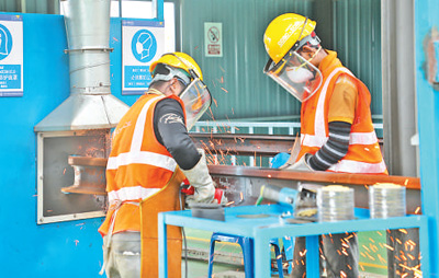 中企承建的馬東鐵項(xiàng)目創(chuàng)造就業(yè)機(jī)會(huì)超過1.8萬個(gè)，合作的當(dāng)?shù)仄髽I(yè)超過1900家——為促進(jìn)馬來西亞東西海岸互聯(lián)互通貢獻(xiàn)力量（共建“一帶一路”第一現(xiàn)場）