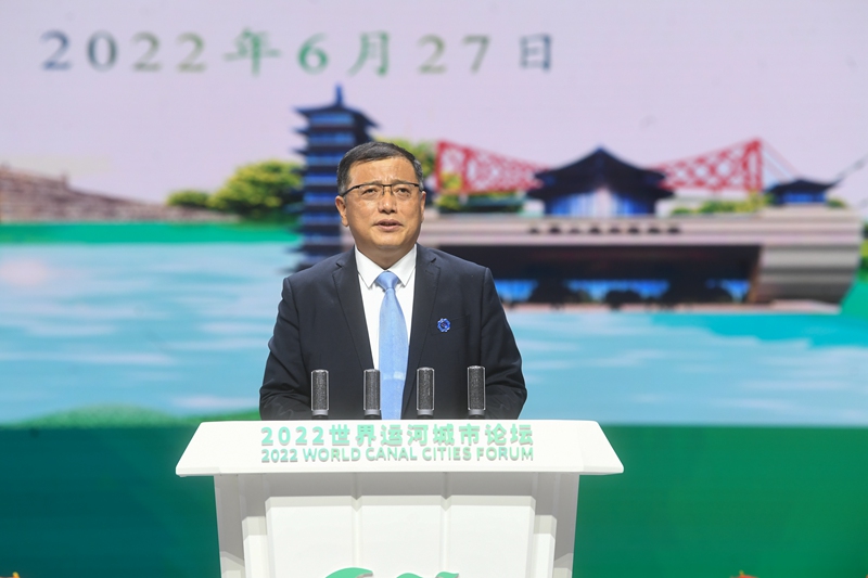 揚州市委常委、常務(wù)副市長陳鍇竑作推介發(fā)言。邵丹攝