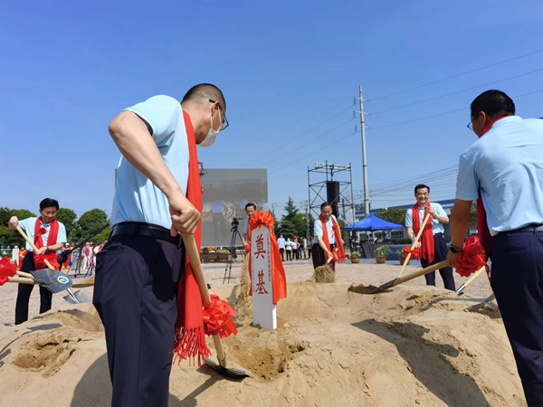 作為今年荷花節(jié)“開場秀”，理士新能源智造園區(qū)項目正式開工。人民網 馬曉波攝
