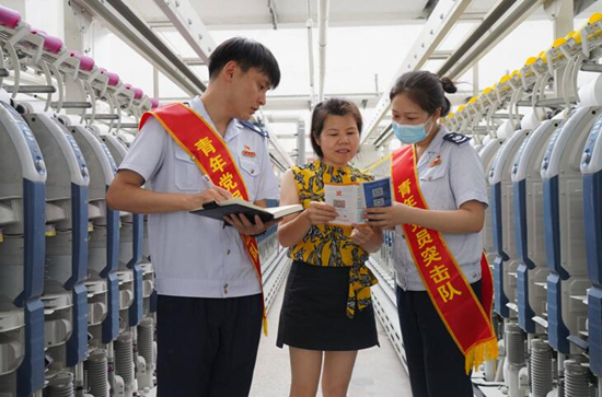 國家稅務(wù)總局常德市西洞庭西湖管理區(qū)稅務(wù)局成立青年黨員突擊隊，走進常德銀駿紡織有限公司等企業(yè)送政策、問需求、解難題。受訪單位供圖