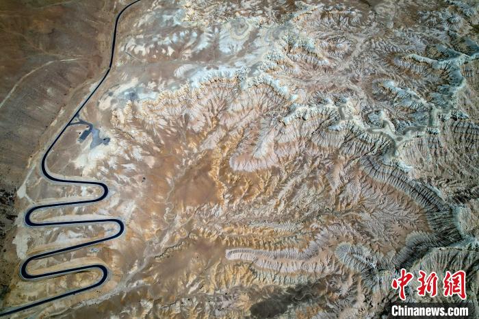 4月5日，西藏阿里札達(dá)土林。(無人機(jī)照片) 李林 攝