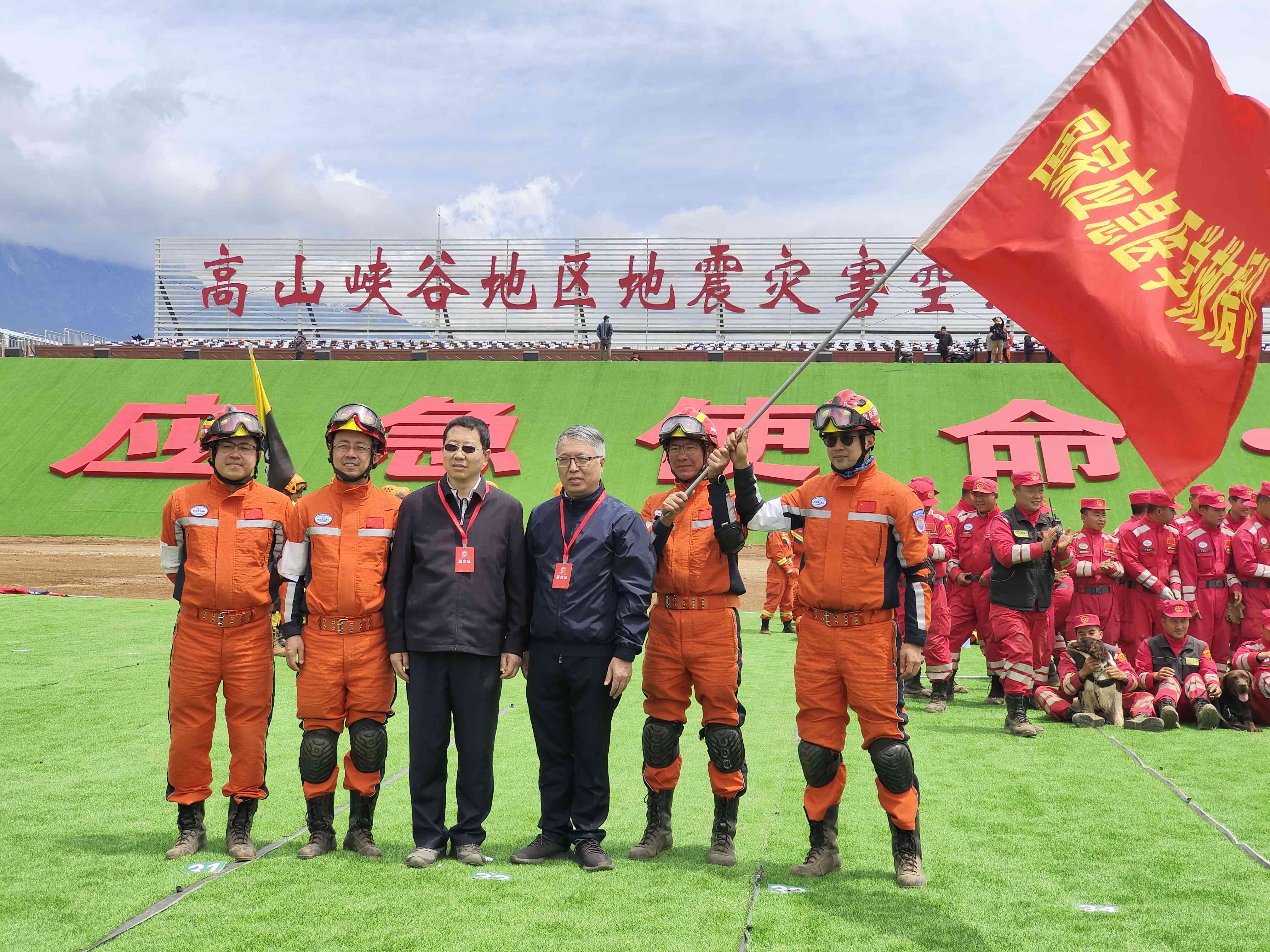 呂國忠以總領隊身份，帶領國家應急醫(yī)學救援隊演練。受訪者供圖