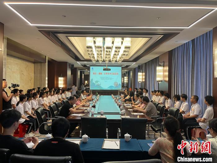 閩臺古琴技藝培訓(xùn)交流活動同步舉行?！∪~國寶 攝