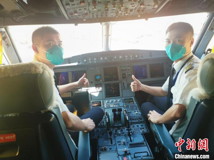南航包機護(hù)送援藏醫(yī)療隊員返粵 南方航空 供圖
