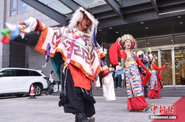 圖為藏式迎賓舞蹈。<a target='_blank' href='/'><p  align=