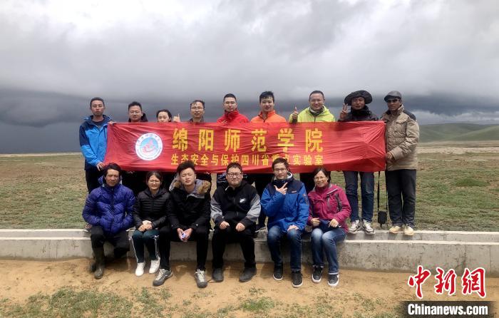 圖為綜合考察團(tuán)野外調(diào)查組在西藏安多縣。西藏那曲市林業(yè)和草原局供圖