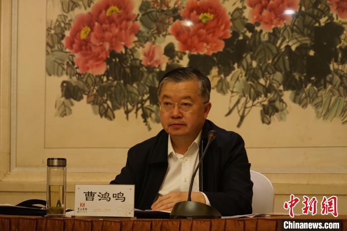圖為全國人大常委會委員、全國人大華僑委員會副主任委員、致公黨中央副主席曹鴻鳴講話?！∨擞隄?攝