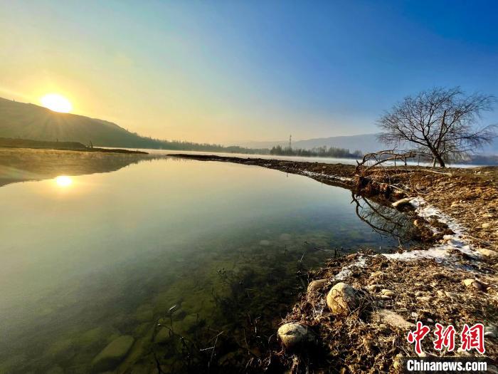 圖為青海省化隆縣黃河濕地景色?！±钣穹?攝