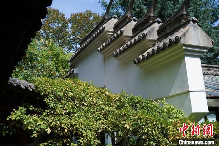 圖為西寧園林植物園內(nèi)的蘇式風(fēng)格建筑?！●R銘言 攝