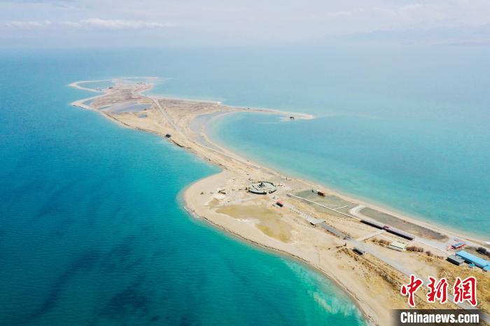 圖為青海湖?！±罱瓕?攝